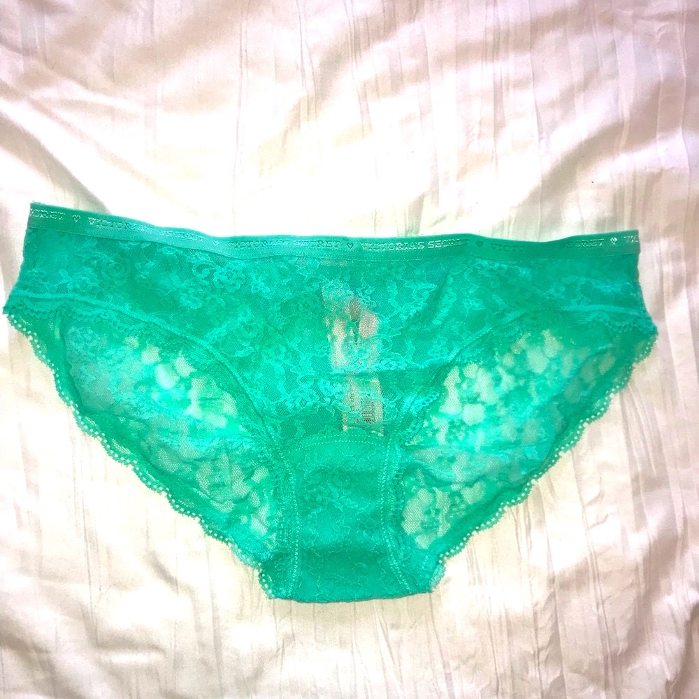 Victoria’s Secret Green lace panties - N